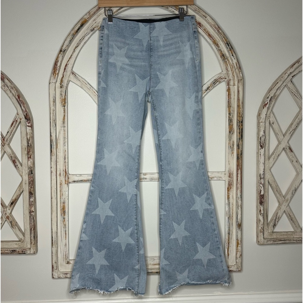 Risen Light Wash Mid Rise Pull on Star Flare Jeans- Size Medium